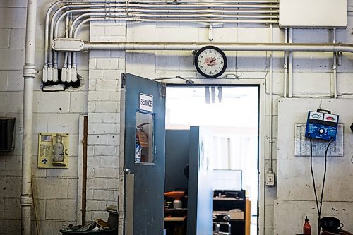 MIKAELA MACKENZIE / WINNIPEG FREE PRESS

The Auto Centre on top of The Bay parking garage in Winnipeg on Thursday, March 25, 2021.  For Ben Waldman story.

Winnipeg Free Press 2021