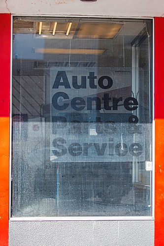 MIKAELA MACKENZIE / WINNIPEG FREE PRESS

The Auto Centre on top of The Bay parking garage in Winnipeg on Thursday, March 25, 2021.  For Ben Waldman story.

Winnipeg Free Press 2021