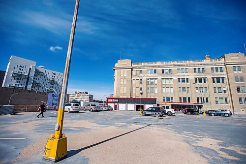 MIKAELA MACKENZIE / WINNIPEG FREE PRESS

The Auto Centre on top of The Bay parking garage in Winnipeg on Thursday, March 25, 2021.  For Ben Waldman story.

Winnipeg Free Press 2021