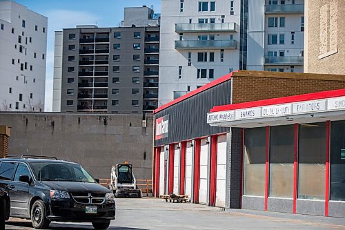 MIKAELA MACKENZIE / WINNIPEG FREE PRESS

The Auto Centre on top of The Bay parking garage in Winnipeg on Thursday, March 25, 2021.  For Ben Waldman story.

Winnipeg Free Press 2021