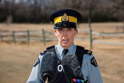 MIKE DEAL / WINNIPEG FREE PRESS
Cpl Julie Courchaine, Manitoba RCMP Media Relations talks to the media about a double homicide at a residence on River Road in the RM of Tache Thursday afternoon. 
See Malak Abas story
210325 - Thursday, March 25, 2021.