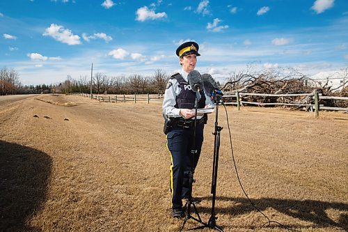 MIKE DEAL / WINNIPEG FREE PRESS
Cpl Julie Courchaine, Manitoba RCMP Media Relations talks to the media about a double homicide at a residence on River Road in the RM of Tache Thursday afternoon. 
See Malak Abas story
210325 - Thursday, March 25, 2021.