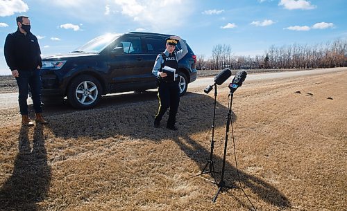 MIKE DEAL / WINNIPEG FREE PRESS
Cpl Julie Courchaine, Manitoba RCMP Media Relations talks to the media about a double homicide at a residence on River Road in the RM of Tache Thursday afternoon. 
See Malak Abas story
210325 - Thursday, March 25, 2021.