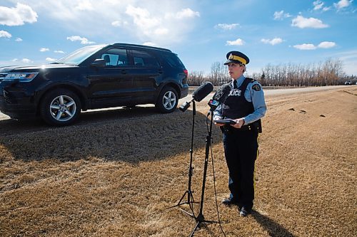 MIKE DEAL / WINNIPEG FREE PRESS
Cpl Julie Courchaine, Manitoba RCMP Media Relations talks to the media about a double homicide at a residence on River Road in the RM of Tache Thursday afternoon. 
See Malak Abas story
210325 - Thursday, March 25, 2021.