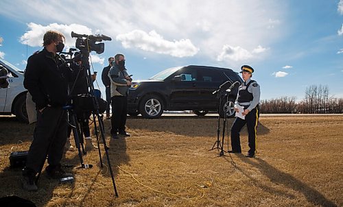 MIKE DEAL / WINNIPEG FREE PRESS
Cpl Julie Courchaine, Manitoba RCMP Media Relations talks to the media about a double homicide at a residence on River Road in the RM of Tache Thursday afternoon. 
See Malak Abas story
210325 - Thursday, March 25, 2021.