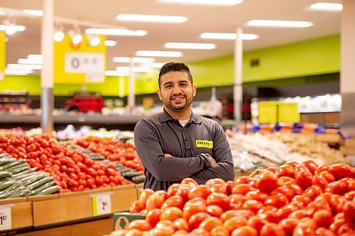 MIKE SUDOMA / WINNIPEG FREE PRESS 
Tran Negpal in the produce section of his new Freshco store located on Sargeant and Sherbrooke which has its grand opening Friday morning
March 21, 2021