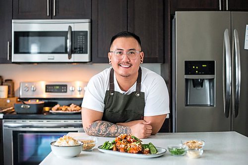 MIKAELA MACKENZIE / WINNIPEG FREE PRESS

Chef Mark Merano poses with his Korean fried chicken at home in Winnipeg on Monday, March 29, 2021.  For Eva Wasney story.

Winnipeg Free Press 2021