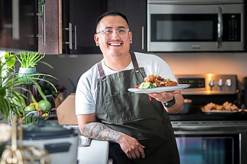 MIKAELA MACKENZIE / WINNIPEG FREE PRESS

Chef Mark Merano poses with his Korean fried chicken at home in Winnipeg on Monday, March 29, 2021.  For Eva Wasney story.

Winnipeg Free Press 2021