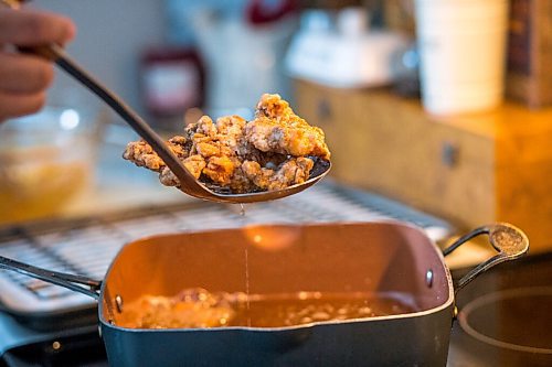 MIKAELA MACKENZIE / WINNIPEG FREE PRESS

Chef Mark Merano makes Korean fried chicken at home in Winnipeg on Monday, March 29, 2021.  For Eva Wasney story.

Winnipeg Free Press 2021