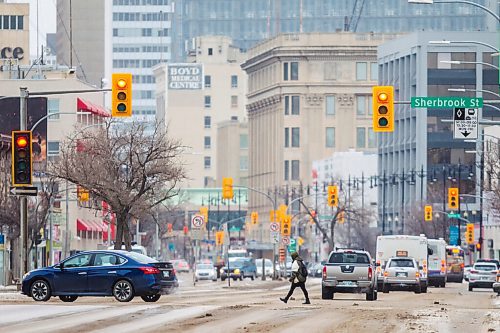 MIKAELA MACKENZIE / WINNIPEG FREE PRESS

Slushy, cold weather on Portage Avenue in Winnipeg on Tuesday, March 30, 2021.  Standup.

Winnipeg Free Press 2021