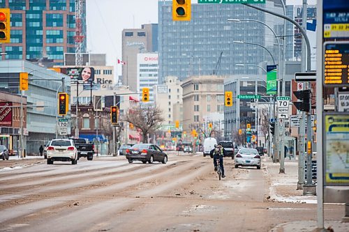 MIKAELA MACKENZIE / WINNIPEG FREE PRESS

Slushy, cold weather on Portage Avenue in Winnipeg on Tuesday, March 30, 2021.  Standup.

Winnipeg Free Press 2021