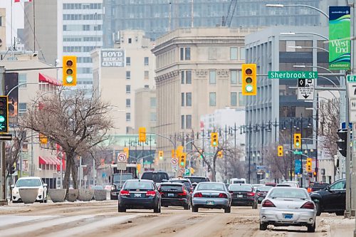 MIKAELA MACKENZIE / WINNIPEG FREE PRESS

Slushy, cold weather on Portage Avenue in Winnipeg on Tuesday, March 30, 2021.  Standup.

Winnipeg Free Press 2021