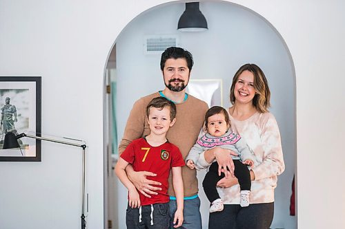 MIKAELA MACKENZIE / WINNIPEG FREE PRESS

Zeke Beilfuss (five, left), Rodrigo Beilfuss, Indira Beilfuss (nine months), and Elizabeth Holl pose for a portrait in their home in Winnipeg on Tuesday, March 30, 2021.  For Sarah story.

Winnipeg Free Press 2021