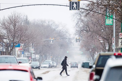 MIKAELA MACKENZIE / WINNIPEG FREE PRESS

A pedestrian braves the blowing snow on Corydon Avenue in Winnipeg on Tuesday, March 30, 2021.  Standup.

Winnipeg Free Press 2021