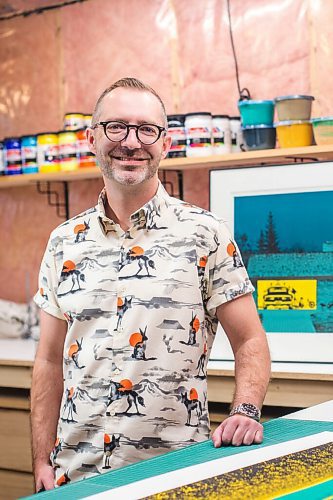 MIKAELA MACKENZIE / WINNIPEG FREE PRESS

Artist Eric Ouimet poses for a portrait in his home studio in Grande Pointe on Tuesday, March 30, 2021.  For Dave Sanderson story.

Winnipeg Free Press 2021