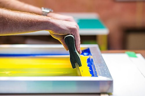 MIKAELA MACKENZIE / WINNIPEG FREE PRESS

Artist Eric Ouimet demonstrates the print-making process in his home studio in Grande Pointe on Tuesday, March 30, 2021.  For Dave Sanderson story.

Winnipeg Free Press 2021