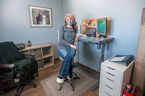 MIKAELA MACKENZIE / WINNIPEG FREE PRESS

Lisa Bircham poses for a portrait in her home office in Winnipeg on Wednesday, March 31, 2021. Bircham is a little miffed about the lacklustre work from home tax deductions.  For Joel Schlesinger story.

Winnipeg Free Press 2021