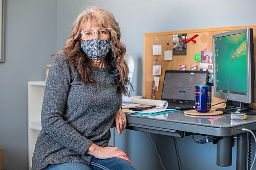 MIKAELA MACKENZIE / WINNIPEG FREE PRESS

Lisa Bircham poses for a portrait in her home office in Winnipeg on Wednesday, March 31, 2021. Bircham is a little miffed about the lacklustre work from home tax deductions.  For Joel Schlesinger story.

Winnipeg Free Press 2021