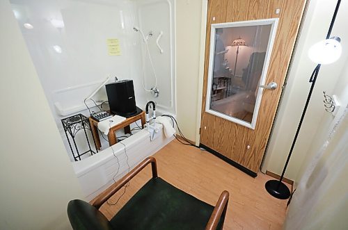 RUTH BONNEVILLE / WINNIPEG FREE PRESS 

local - Thorvaldson Care Centre

Photo of makeshift visitation booth with equipment set inside what once was a bathtub.   The room keeps the resident separate from their family when they visit but allows them to talk and see each other through the glass and with the use of a speaker system.

Ben interviews residents thru a makeshift glassed in booth to keep a safe separation, about how they feel about receiving the vaccine and their overall views of the future. 

Story:  Last year, I (Ben) interviewed a woman named Joyce Church, a resident at the Thorvaldson Care Centre in Osborne Village. She said that things would get better as long as we hang in there and do the right thing by staying apart. Today, (Tuesday) all 65 residents at the centre are receiving their second dose of the Pfizer vaccine, and the centre made it through one whole year with zero cases of COVID-19.

Story to run in Saturdays paper.

Reporter; ben Waldman

March 30 ,2021
