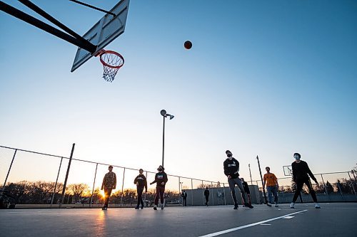 Daniel Crump / Winnipeg Free Press. A group of friends play basketball at the Corydon Community Centre in Crescentwood on Wednesday evening. March 31, 2021.