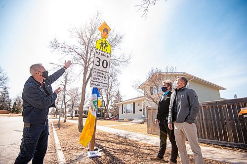 MIKE SUDOMA / WINNIPEG FREE PRESS 
(Left to right) Chuck Lewis, Kevin Klein, and David Stoesz show off the first of many blinking amber traffic lights that will be added to make school zone speed limit signs more visible in highly ticketed areas. 
April 1, 2021