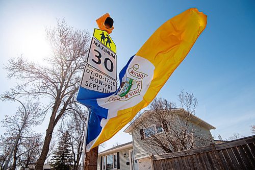 MIKE SUDOMA / WINNIPEG FREE PRESS 
A school zone sign with a blinking amber light on Benson St Thursday
April 1, 2021