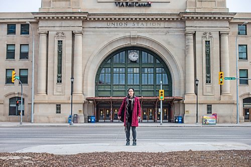 MIKAELA MACKENZIE / WINNIPEG FREE PRESS

Orit Shimoni, travelling musician who has lived in Winnipeg during the pandemic, poses for a portrait outside of Union Station in Winnipeg on Friday, April 2, 2021. For Al Small story.

Winnipeg Free Press 2021