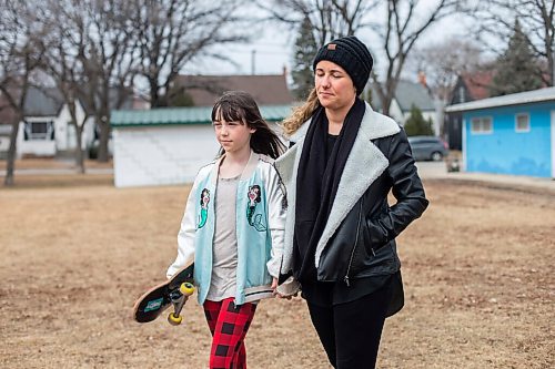 MIKAELA MACKENZIE / WINNIPEG FREE PRESS

Sara Corrigan and her daughter, Aubrey (10), pose for a photo in Harrow Park in Winnipeg on Friday, April 2, 2021. Corrigan has had a major surgery at the Women's Hospital cancelled twice over the last six months. For Maggie Macintosh story.

Winnipeg Free Press 2021