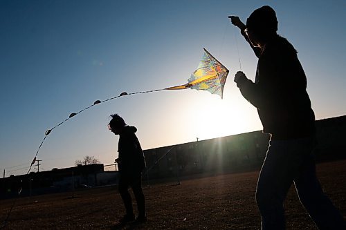 Daniel Crump / Winnipeg Free Press. Sisters Baby Sanderson (left) and Carly Sanderson (right) fly kites on a sunny evening at Sargent Park in Winnipegs West End. April 2, 2021.