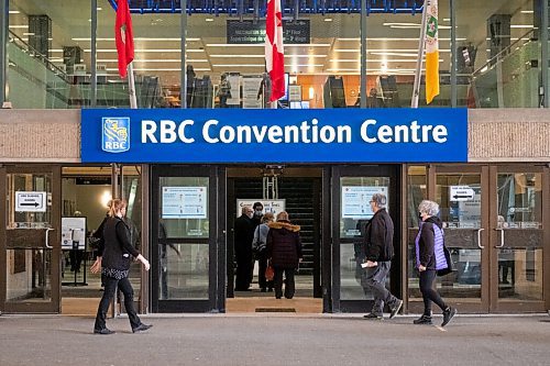 Daniel Crump / Winnipeg Free Press. People come and go as they get their COVID-19 vaccinations at the RBC Convention Centre. April 3, 2021.