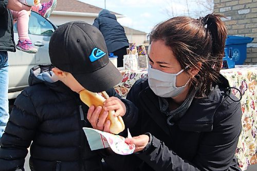 Canstar Community News Danica Friesen feeds her son Lucas a hotdog on March 27. The family had stopped by the Gerbrandts' for a meal. (GABRIELLE PICHÉ/CANSTAR COMMUNITY NEWS/HEADLINER)