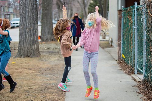 MIKAELA MACKENZIE / WINNIPEG FREE PRESS

Grade 2/3 kids from Earl Grey School dance to "Run Wild" in front of the Convalescent Home of Winnipeg in Winnipeg on Monday, April 5, 2021. The class has been coming almost every day since November to cheer up folks in the long-term care home. Standup.

Winnipeg Free Press 2021