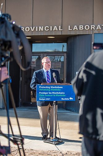 MIKAELA MACKENZIE / WINNIPEG FREE PRESS

Finance minister Scott Fielding makes a budget announcement at Cadham Provincial Laboratory in Winnipeg on Tuesday, April 6, 2021. For Carol Sanders story.

Winnipeg Free Press 2021