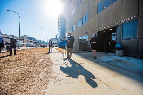 MIKAELA MACKENZIE / WINNIPEG FREE PRESS

Finance minister Scott Fielding (centre) and health and seniors care minister Heather Stefanson make a budget announcement at Cadham Provincial Laboratory in Winnipeg on Tuesday, April 6, 2021. For Carol Sanders story.

Winnipeg Free Press 2021