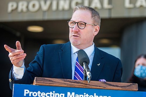 MIKAELA MACKENZIE / WINNIPEG FREE PRESS

Finance minister Scott Fielding makes a budget announcement at Cadham Provincial Laboratory in Winnipeg on Tuesday, April 6, 2021. For Carol Sanders story.

Winnipeg Free Press 2021