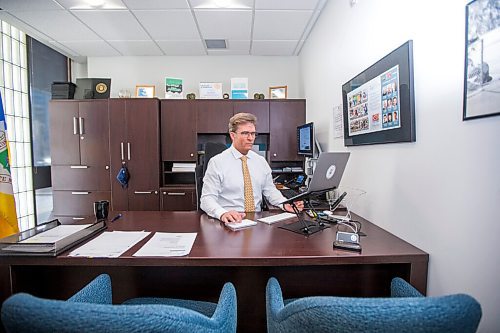 MIKAELA MACKENZIE / WINNIPEG FREE PRESS

Coun. Kevin Klein poses for a portrait in his office in Winnipeg on Tuesday, April 6, 2021. For Joyanne Pursaga story.

Winnipeg Free Press 2021