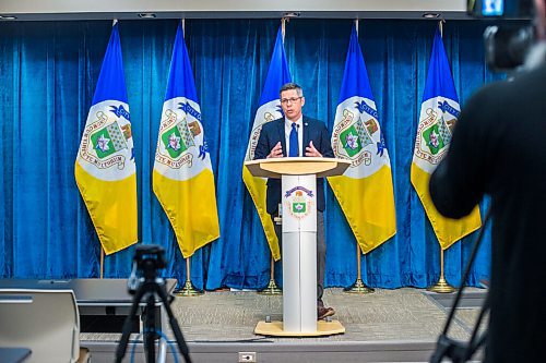 MIKAELA MACKENZIE / WINNIPEG FREE PRESS

Mayor Brian Bowman speaks to the media about the upcoming provincial budget at City Hall in Winnipeg on Tuesday, April 6, 2021. For Joyanne Pursaga story.

Winnipeg Free Press 2021