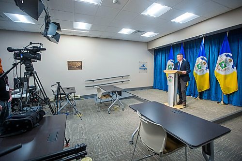 MIKAELA MACKENZIE / WINNIPEG FREE PRESS

Mayor Brian Bowman speaks to the media about the upcoming provincial budget at City Hall in Winnipeg on Tuesday, April 6, 2021. For Joyanne Pursaga story.

Winnipeg Free Press 2021