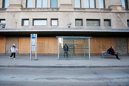 JOHN WOODS / WINNIPEG FREE PRESS
Pedestrian and bus traffic is down in the Graham and Vaughan area Tuesday, April 6, 2021. The reduced traffic is leading to hardship for local business.

Reporter: Waldman