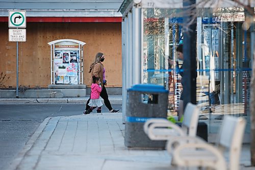 JOHN WOODS / WINNIPEG FREE PRESS
Pedestrian and bus traffic is down in the Graham and Vaughan area Tuesday, April 6, 2021. The reduced traffic is leading to hardship for local business.

Reporter: Waldman