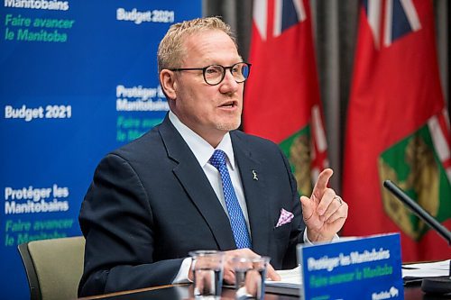 MIKAELA MACKENZIE / WINNIPEG FREE PRESS

Finance minister Scott Fielding speaks to the media about the 2021 budget at the Manitoba Legislative Building in Winnipeg on Wednesday, April 7, 2021. For --- story.

Winnipeg Free Press 2021