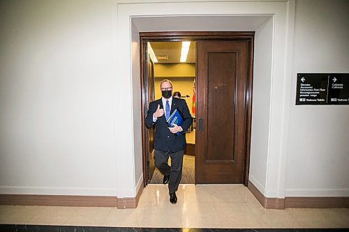 MIKAELA MACKENZIE / WINNIPEG FREE PRESS

Finance minister Scott Fielding walks out after speaking to the media about the 2021 budget at the Manitoba Legislative Building in Winnipeg on Wednesday, April 7, 2021. For --- story.

Winnipeg Free Press 2021