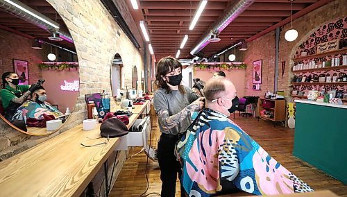 RUTH BONNEVILLE / WINNIPEG FREE PRESS 

LOCAL-  Budget Tax on haircuts 

Cait Bousfield, owner & Barber at Good Fortune Barber Shop, cuts a clients hair on Wednesday.  

See Budget story.  

April 07  2021