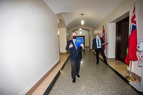 MIKAELA MACKENZIE / WINNIPEG FREE PRESS

Finance minister Scott Fielding walks in to speak to the media about the 2021 budget at the Manitoba Legislative Building in Winnipeg on Wednesday, April 7, 2021. For --- story.

Winnipeg Free Press 2021