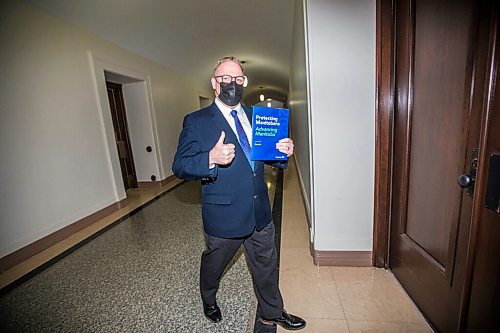 MIKAELA MACKENZIE / WINNIPEG FREE PRESS

Finance minister Scott Fielding walks in to speak to the media about the 2021 budget at the Manitoba Legislative Building in Winnipeg on Wednesday, April 7, 2021. For --- story.

Winnipeg Free Press 2021