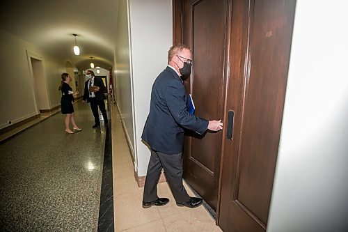 MIKAELA MACKENZIE / WINNIPEG FREE PRESS

Finance minister Scott Fielding walks in to speak to the media about the 2021 budget at the Manitoba Legislative Building in Winnipeg on Wednesday, April 7, 2021. For --- story.

Winnipeg Free Press 2021