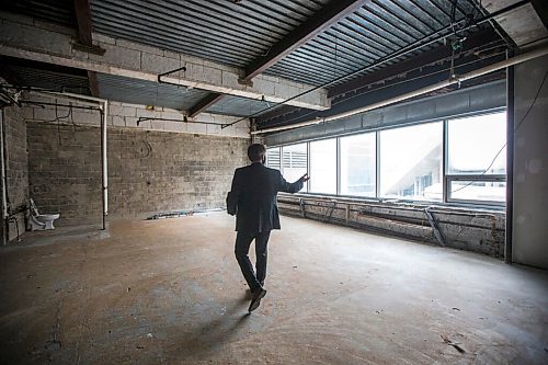 MIKAELA MACKENZIE / WINNIPEG FREE PRESS

Kelly Dehn, manager of public affairs with the WPS, shows the area set aside for a future community meeting space just off of the skywalk in the police headquarters in Winnipeg on Thursday, April 8, 2021. For Joyanne Pursaga story.

Winnipeg Free Press 2021