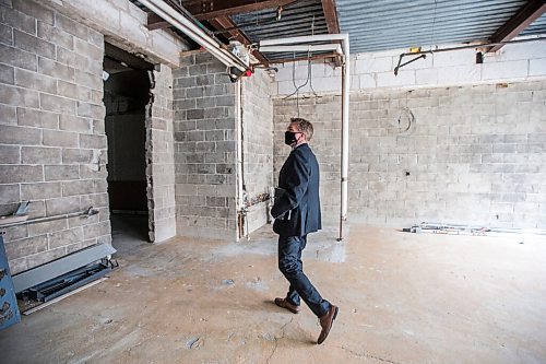 MIKAELA MACKENZIE / WINNIPEG FREE PRESS

Kelly Dehn, manager of public affairs with the WPS, shows the area set aside for a future community meeting space just off of the skywalk in the police headquarters in Winnipeg on Thursday, April 8, 2021. For Joyanne Pursaga story.

Winnipeg Free Press 2021