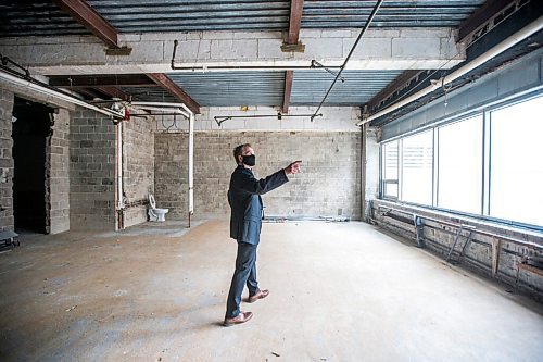 MIKAELA MACKENZIE / WINNIPEG FREE PRESS

Kelly Dehn, manager of public affairs with the WPS, shows the area set aside for a future community meeting space just off of the skywalk in the police headquarters in Winnipeg on Thursday, April 8, 2021. For Joyanne Pursaga story.

Winnipeg Free Press 2021