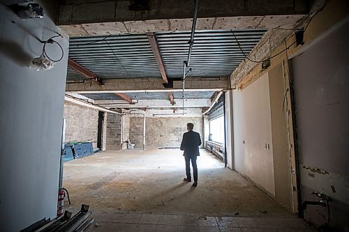 MIKAELA MACKENZIE / WINNIPEG FREE PRESS

Kelly Dehn, manager of public affairs with the WPS, shows the area set aside for a future community meeting space just off of the skywalk in the police headquarters in Winnipeg on Thursday, April 8, 2021. For Joyanne Pursaga story.

Winnipeg Free Press 2021